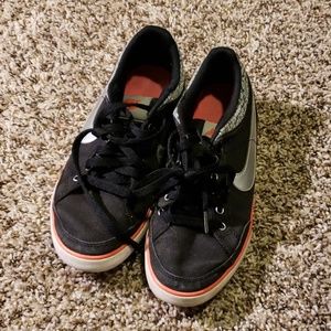NIKE CANVAS SHOE SIZE 8